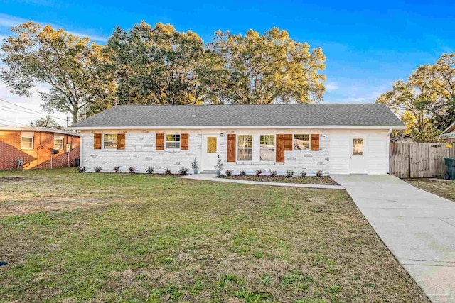 ranch-style home featuring a front yard