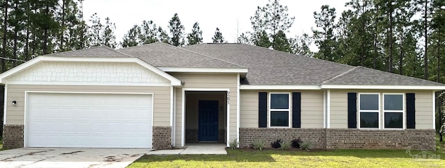 view of front of property featuring a front lawn and a garage