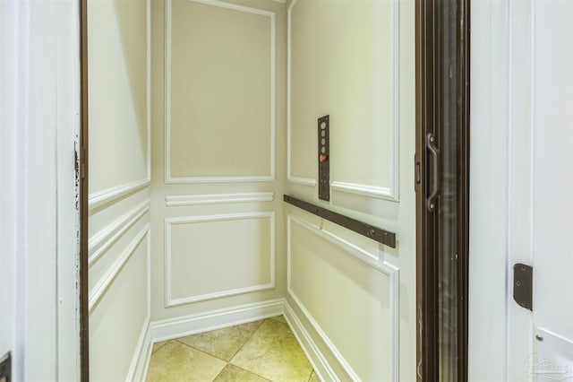 3995 W Madura Rd, Gulf Breeze, FL 32563 - details with elevator and baseboards