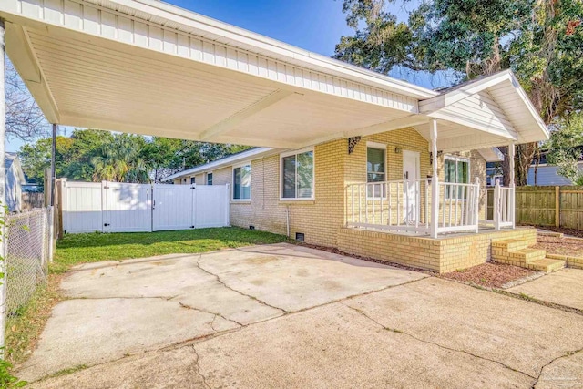 view of front facade featuring a carport and covered porch