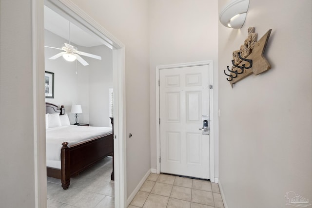 tiled entrance foyer featuring ceiling fan