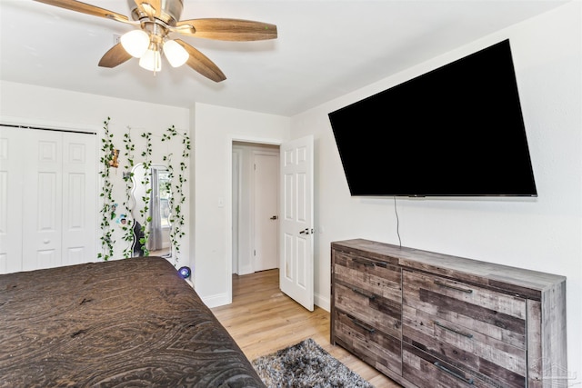 bedroom featuring light hardwood / wood-style flooring, a closet, and ceiling fan