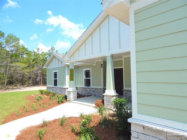 view of front of house featuring covered porch