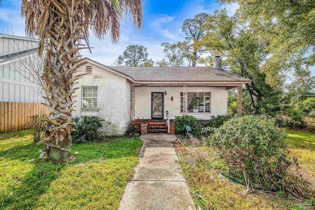 view of front of home with a front lawn