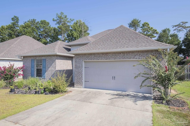 view of front facade featuring a garage and a front lawn