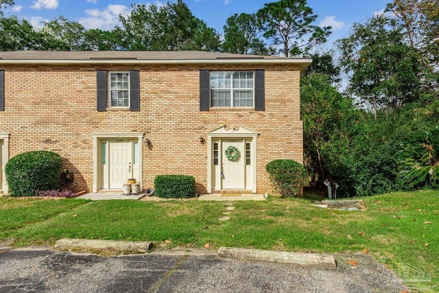 view of front facade with a front lawn