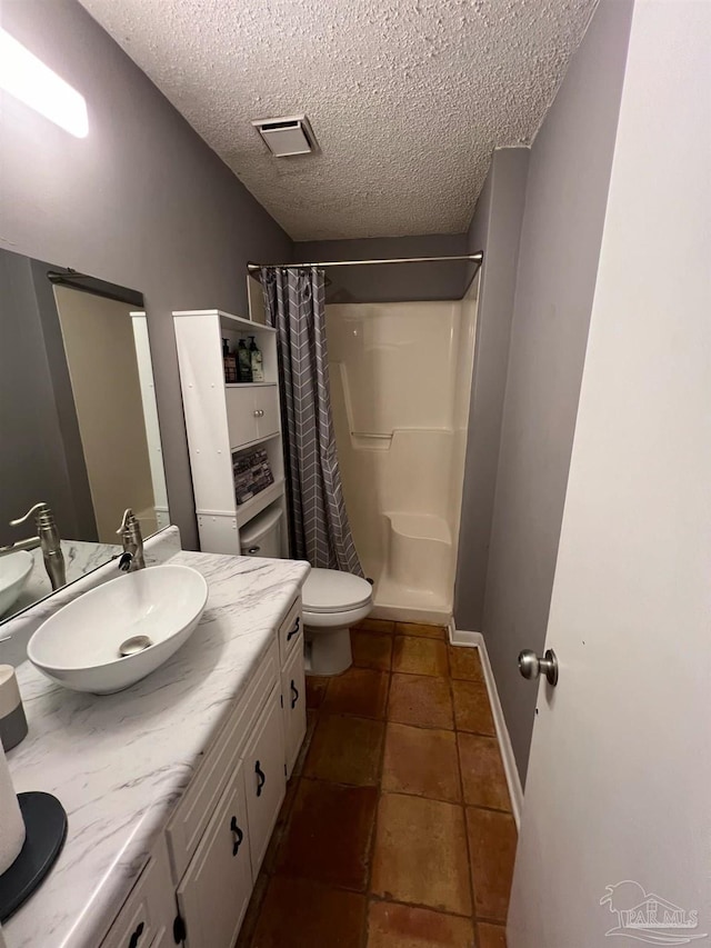 bathroom featuring a shower with shower curtain, toilet, and vanity