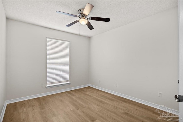 spare room with light wood-style flooring, baseboards, a textured ceiling, and ceiling fan