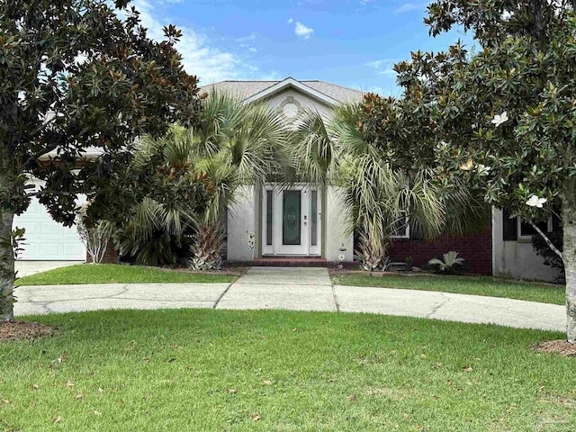 view of front of house featuring a front lawn