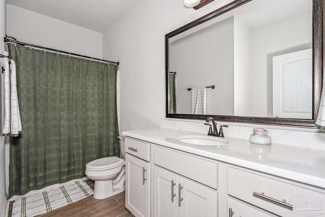 bathroom featuring vanity, toilet, wood finished floors, and a shower with shower curtain