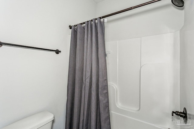 full bathroom featuring toilet