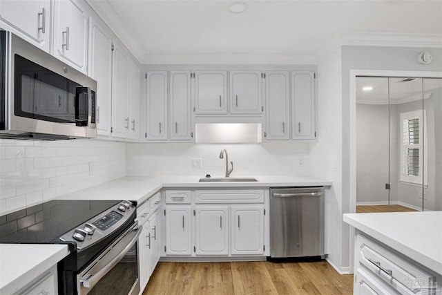 3108 Station Ct, Pensacola, FL 32504 - kitchen featuring stainless steel appliances, ornamental molding, light wood finished floors, light countertops, and decorative backsplash