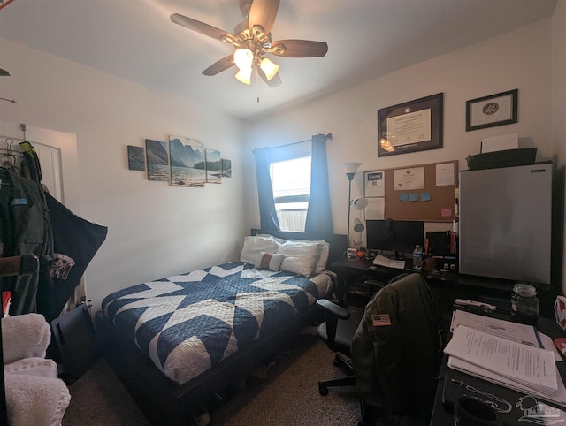 bedroom featuring a ceiling fan