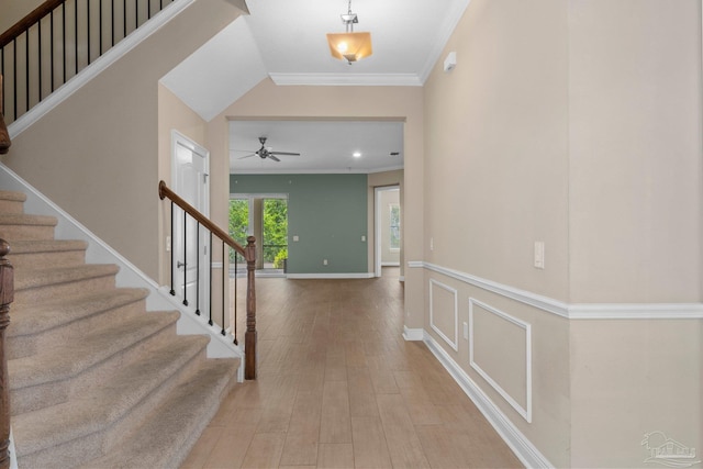 entryway featuring crown molding, light hardwood / wood-style flooring, and ceiling fan