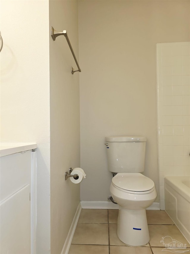 5666 Vestavia Ln, Pensacola, FL 32526 - full bath featuring toilet, vanity, baseboards, and tile patterned flooring