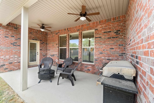 view of patio featuring a fire pit and a ceiling fan