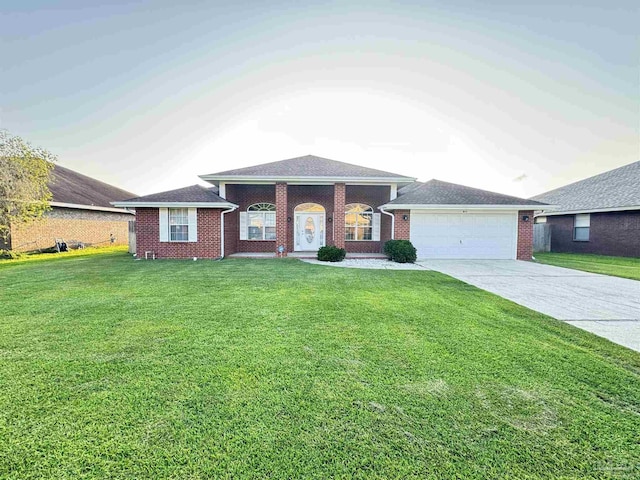 view of front facade featuring a garage and a front yard