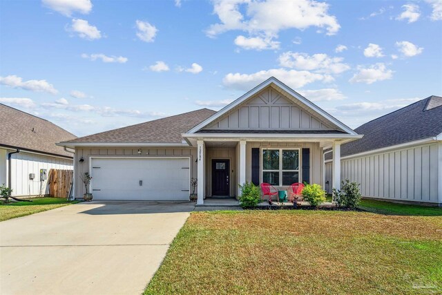 view of front facade featuring a front lawn and a garage