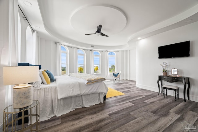 502 Deer Point Dr, Gulf Breeze, FL 32561 - bedroom featuring wood finished floors, baseboards, recessed lighting, and ceiling fan