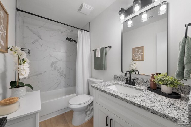 6216 Forest Pines Dr, Pensacola, FL 32526 - full bath featuring wood finished floors, toilet, vanity, and shower / tub combo