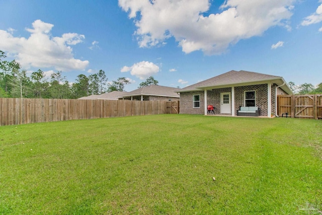 view of yard featuring a patio