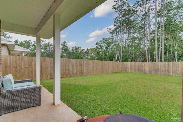view of yard featuring a patio