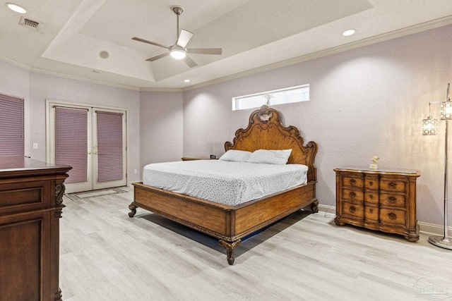 1126 Mary Kate Dr, Gulf Breeze, FL 32563 - bedroom featuring a raised ceiling, light wood-type flooring, visible vents, a ceiling fan, and ornamental molding