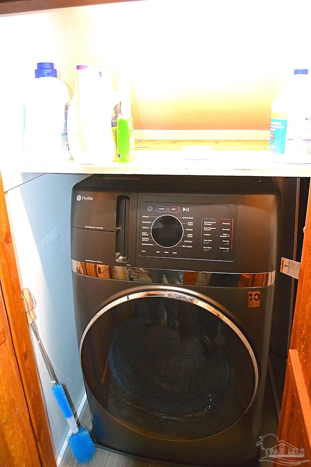 laundry room with washer / dryer