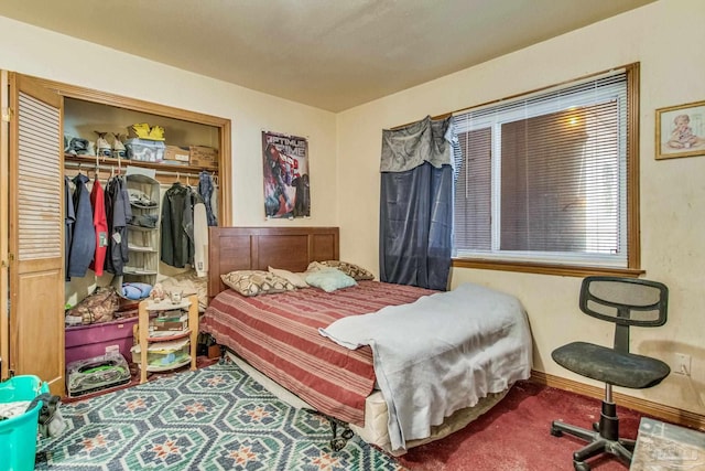 bedroom featuring carpet floors and a closet