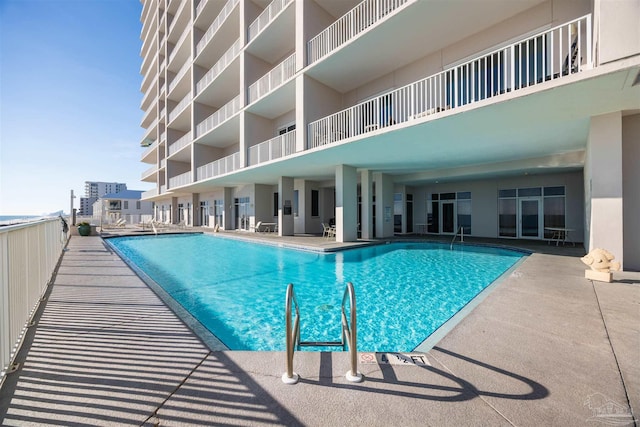 view of swimming pool