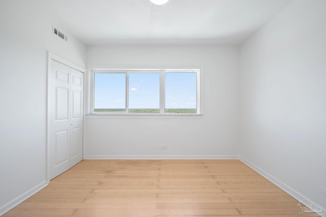 unfurnished room featuring light hardwood / wood-style floors