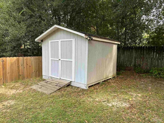 view of outdoor structure with a yard