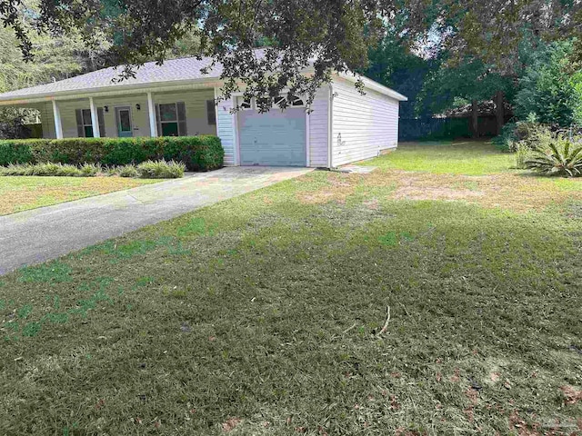 view of front of home featuring a front yard and a garage