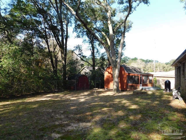 view of yard with a shed