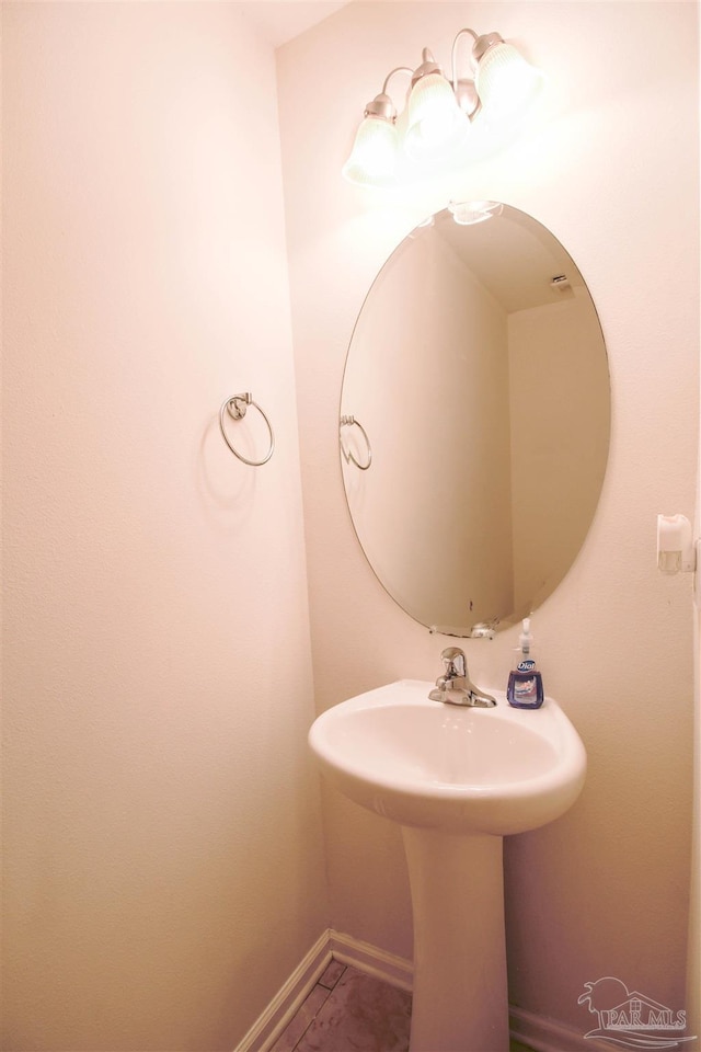 2191 Waltham St, Pensacola, FL 32505 - bathroom featuring baseboards