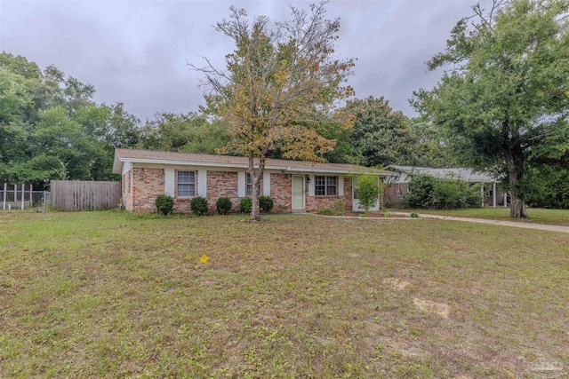 single story home with a front yard