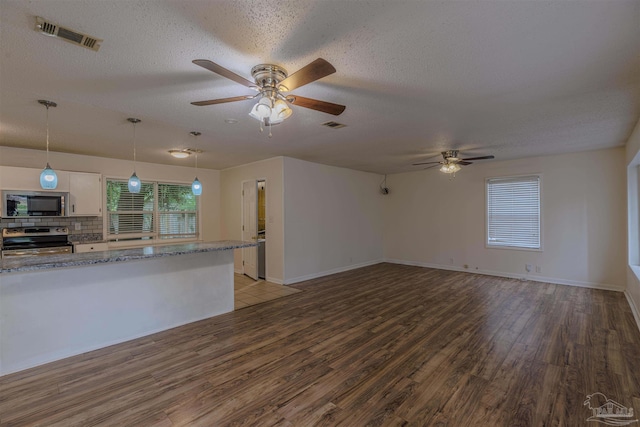 3255 Newton Dr, Pensacola, FL 32503 - unfurnished living room with ceiling fan, light wood-style floors, and a textured ceiling