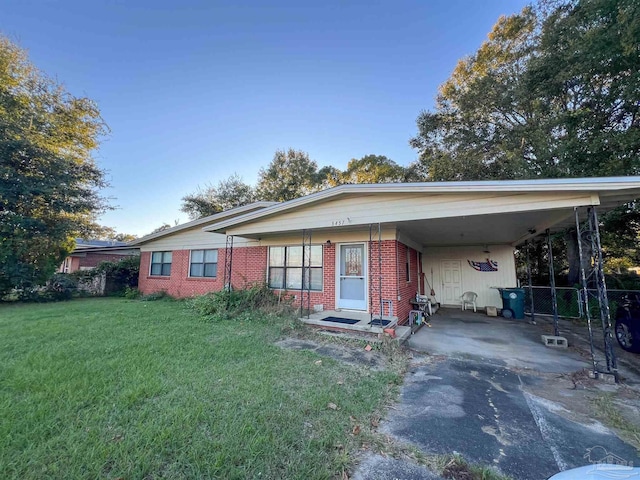 view of front of home with a carport and a front lawn