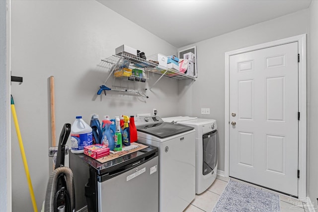 washroom with light tile patterned flooring and independent washer and dryer