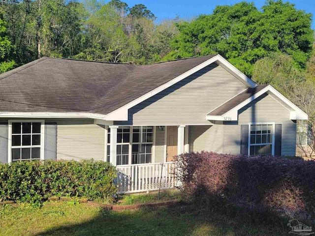 single story home with a porch