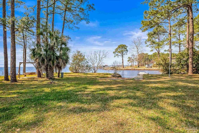 view of yard featuring a water view