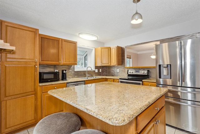 kitchen featuring sink, light tile patterned flooring, a breakfast bar, a kitchen island, and appliances with stainless steel finishes