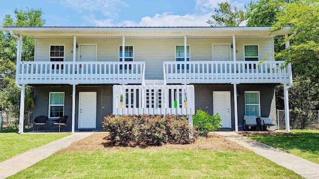 view of front facade with a front yard