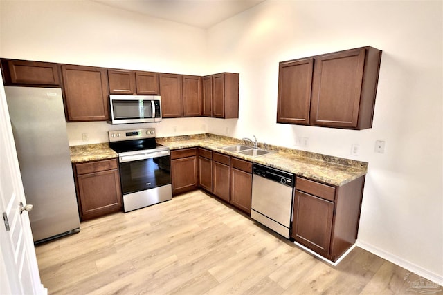 2608 Salamanca St, Navarre, FL 32566 - kitchen featuring stainless steel appliances, a sink, light wood-style flooring, and baseboards