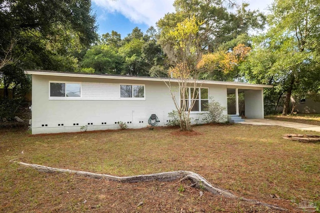 view of front of house with a front lawn and a carport