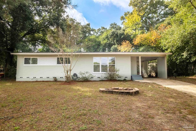 ranch-style home featuring a carport and a front lawn