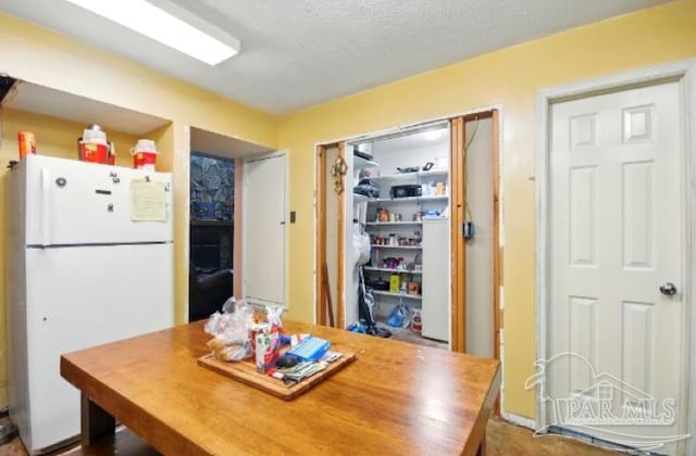 2738 Garcon Point Rd, Milton, FL 32583 - dining room with a textured ceiling
