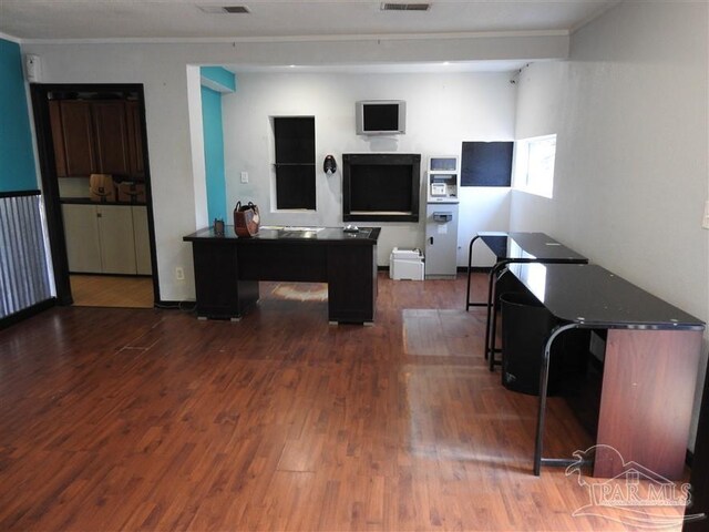 kitchen with hardwood / wood-style flooring and a kitchen breakfast bar