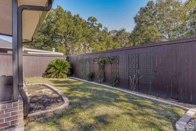 view of yard featuring a fenced backyard