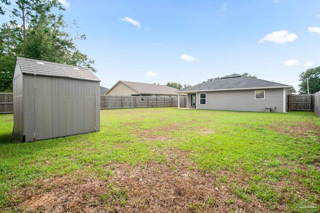 view of yard with a storage shed